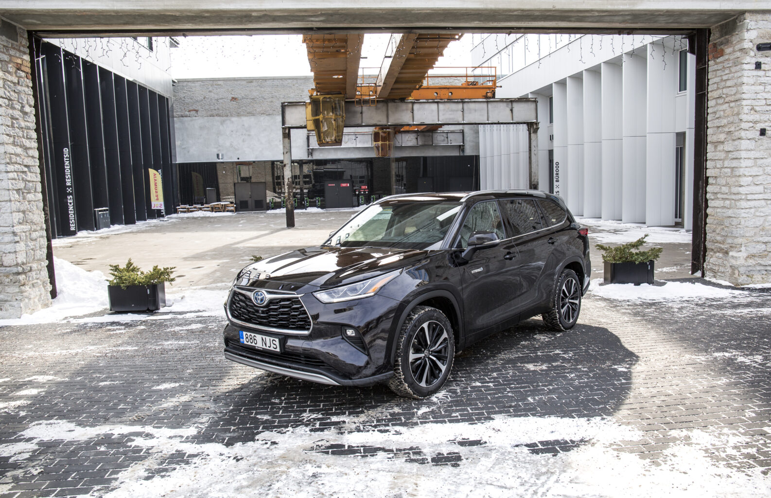 Toyota HIGHLANDER 7-seat SUV 2.5 Hybrid Dynamic Force Арендный автомобиль