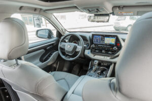 Toyota HIGHLANDER 7-seat SUV 2.5 Hybrid Dynamic Force Арендный автомобиль
