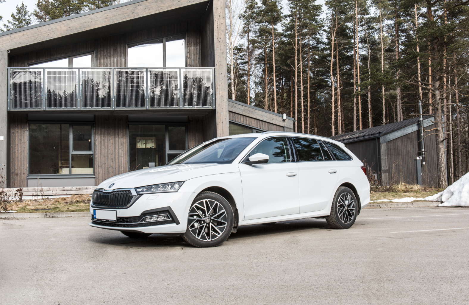 Skoda OCTAVIA Combi Elegance  nomas automašīna