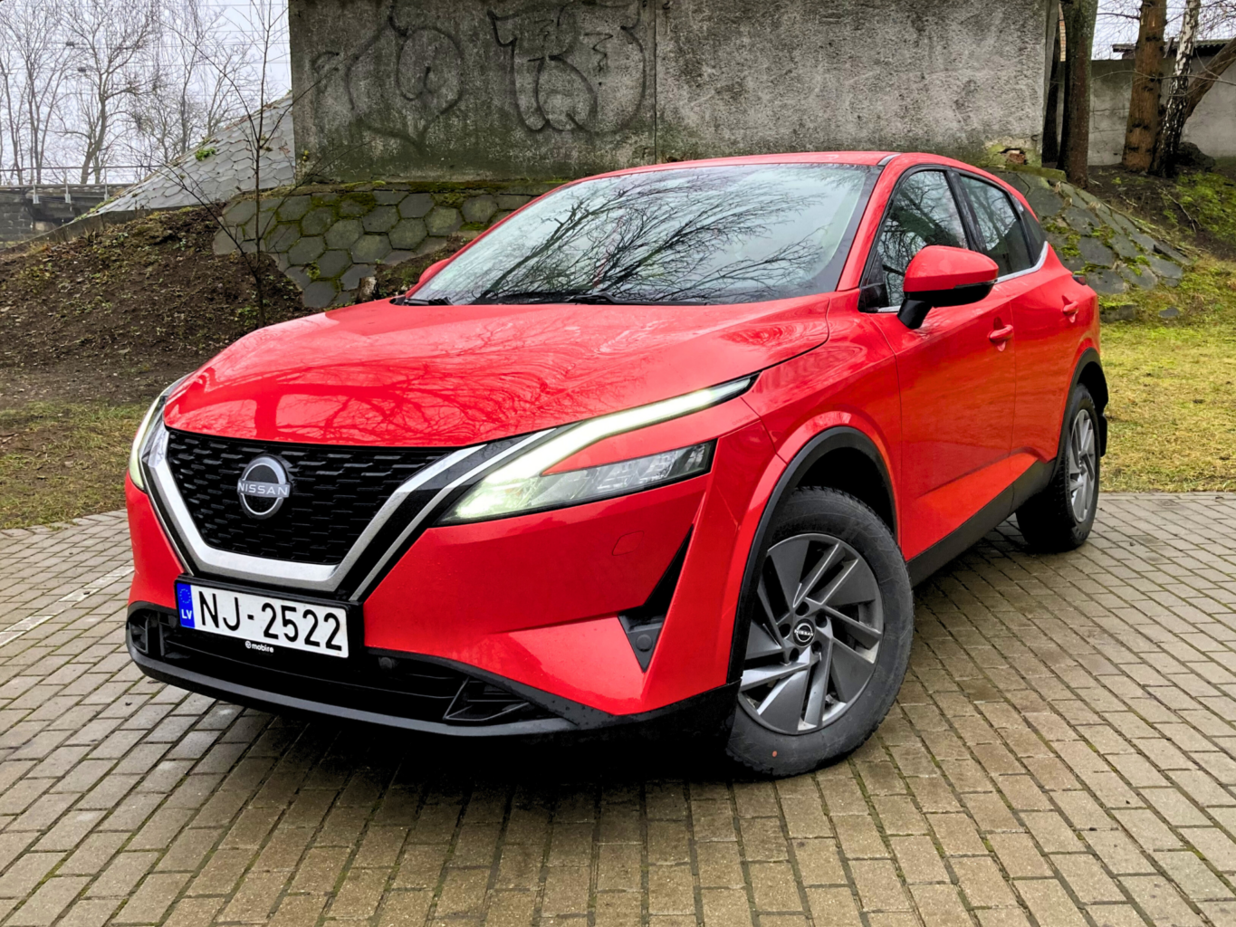 Nissan QASHQAI nomas automašīna