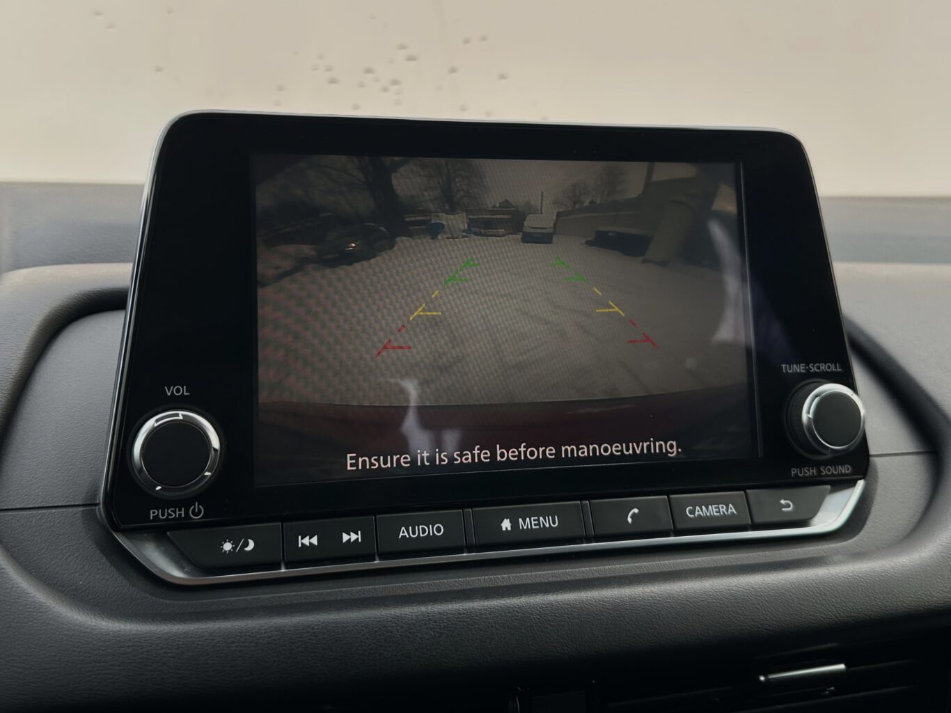 Nissan QASHQAI nomas automašīna