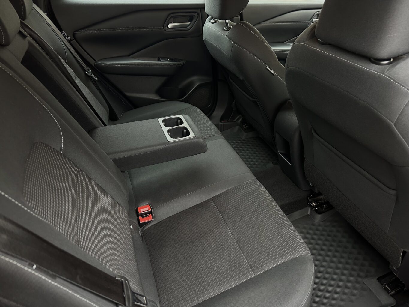 Nissan QASHQAI nomas automašīna