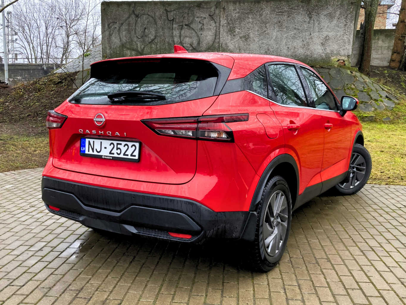 Nissan QASHQAI nomas automašīna