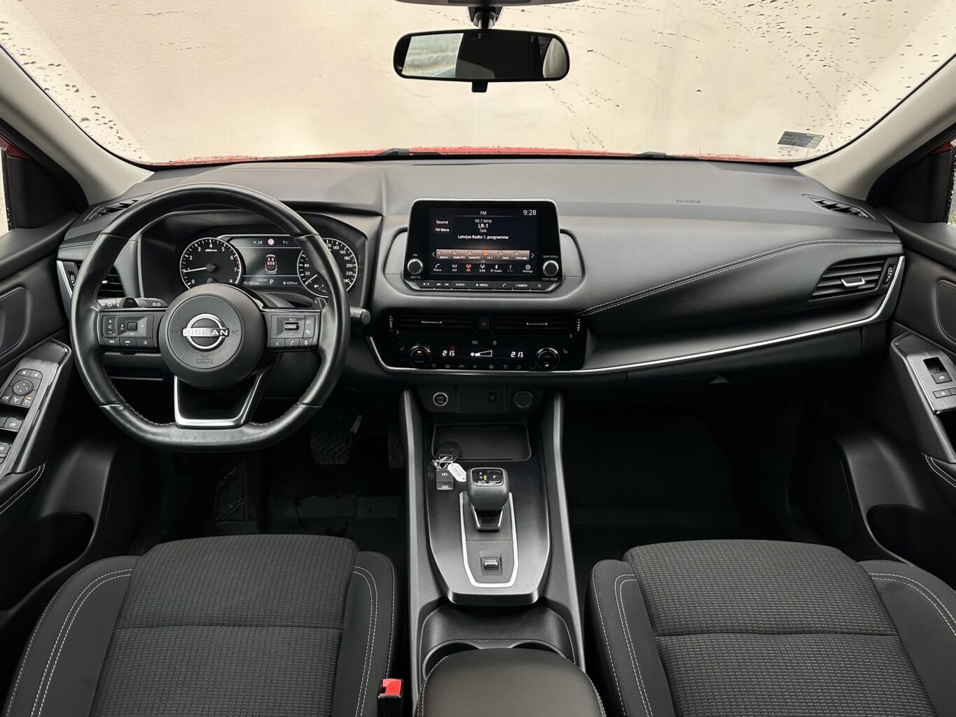 Nissan QASHQAI nomas automašīna