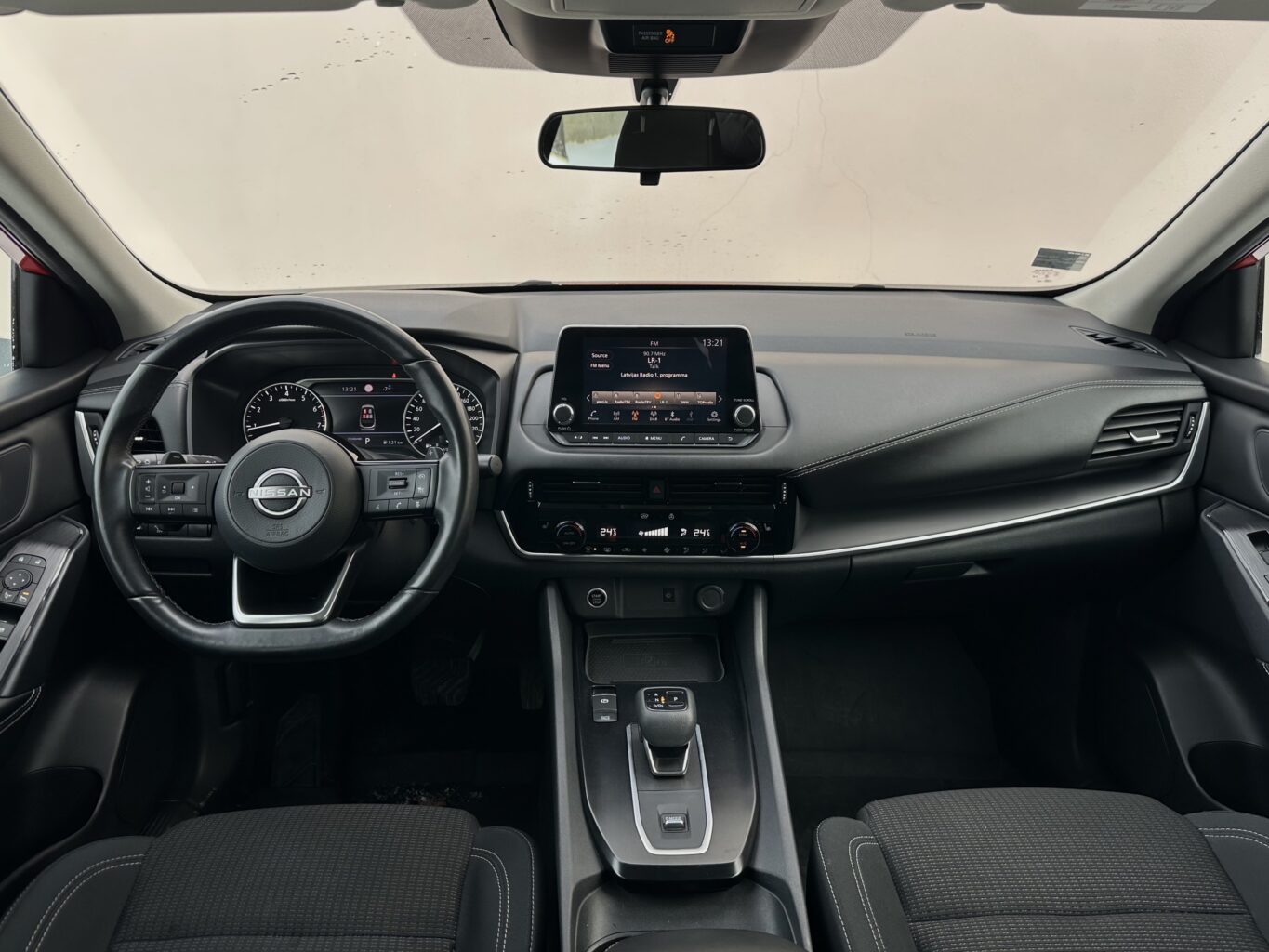 Nissan QASHQAI nomas automašīna
