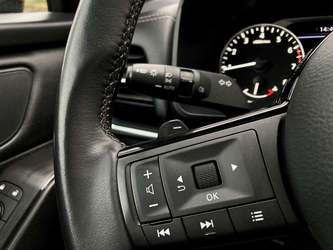 Nissan QASHQAI nomas automašīna