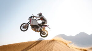 Ducati DesertX nomas automašīna