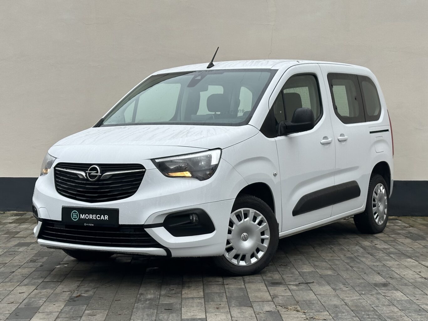 Opel Combo E nomas automašīna