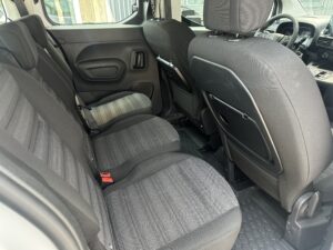 Opel Combo E nomas automašīna