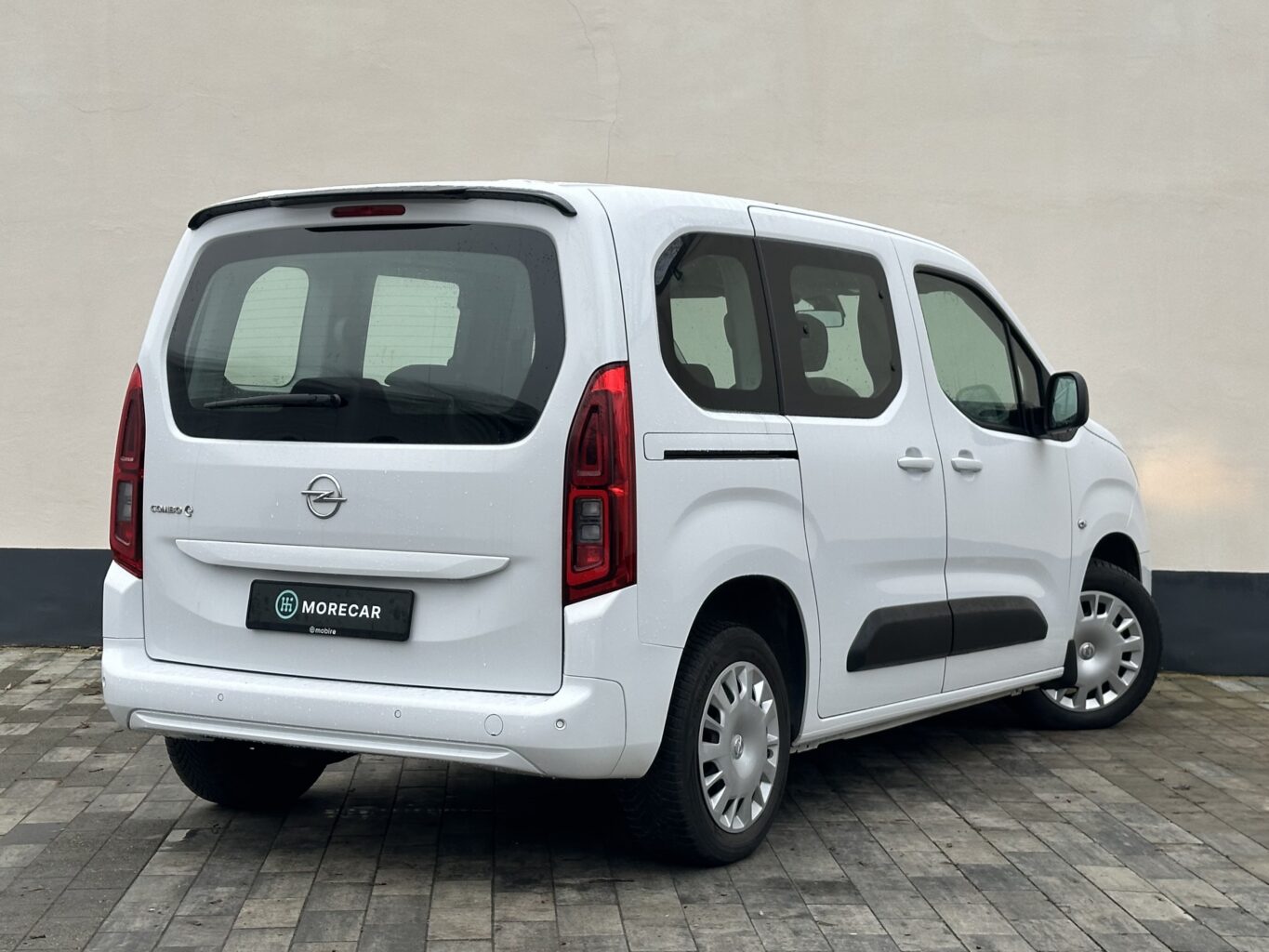 Opel Combo E nomas automašīna