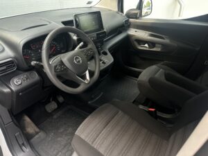 Opel Combo E nomas automašīna