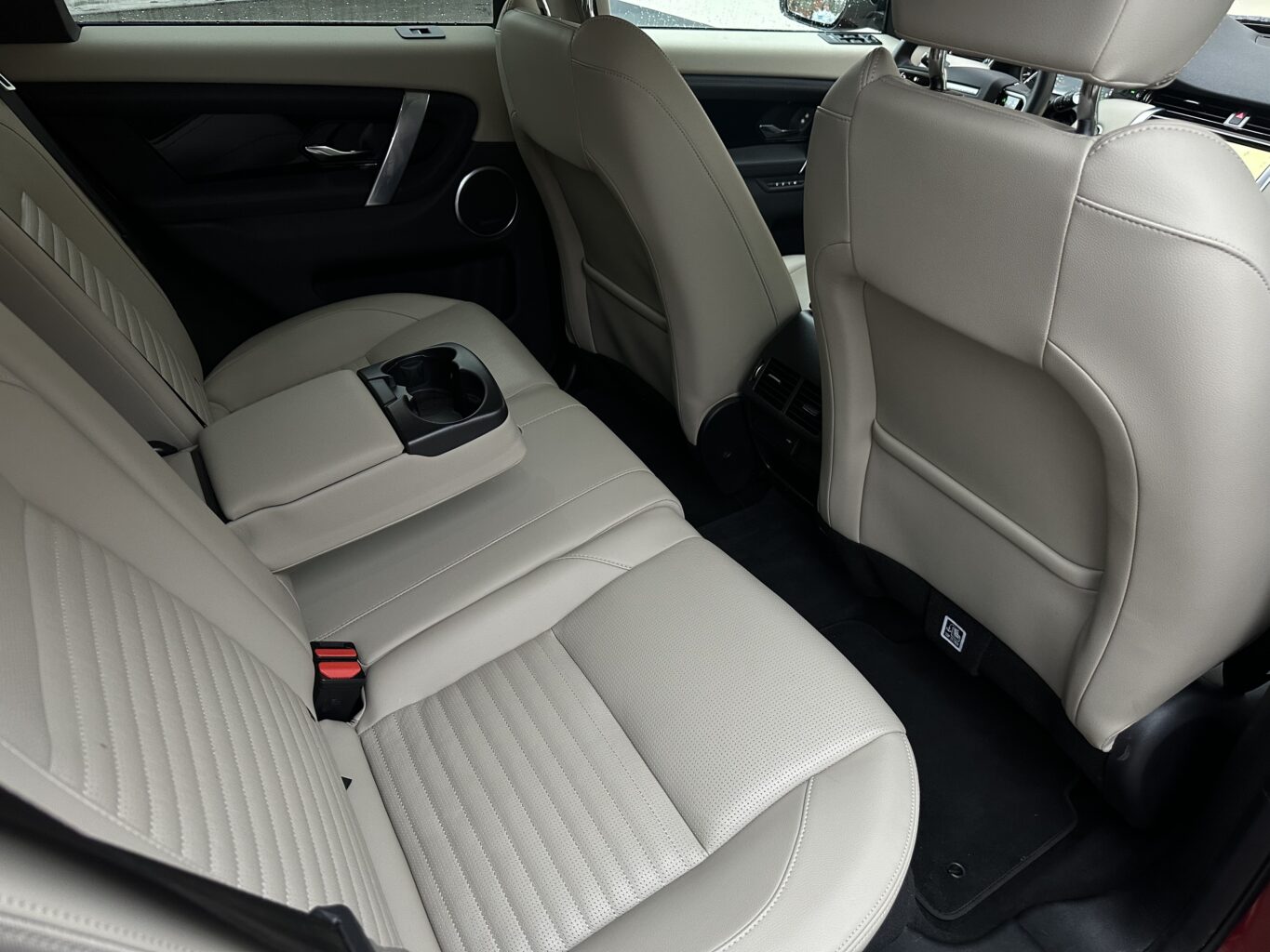 Land Rover Discovery nomas automašīna