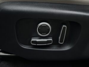 Land Rover Discovery nomas automašīna