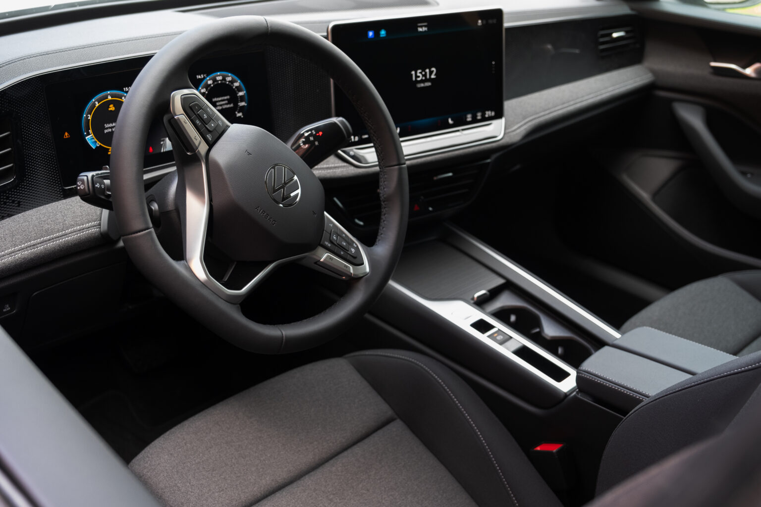 Volkswagen PASSAT nomas automašīna