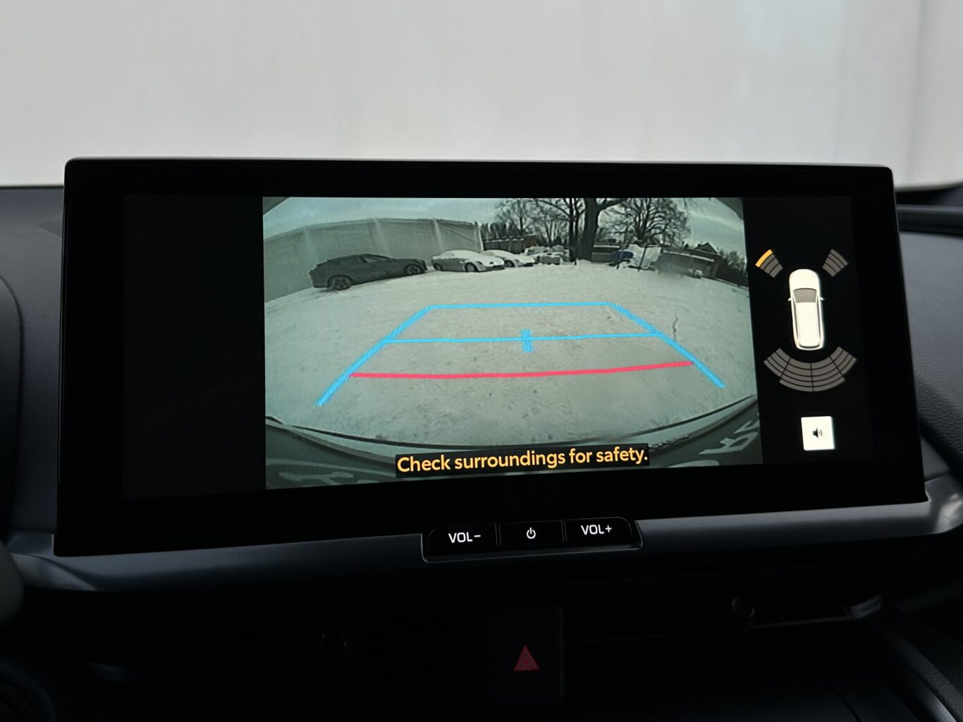 Toyota C-HR nomas automašīna