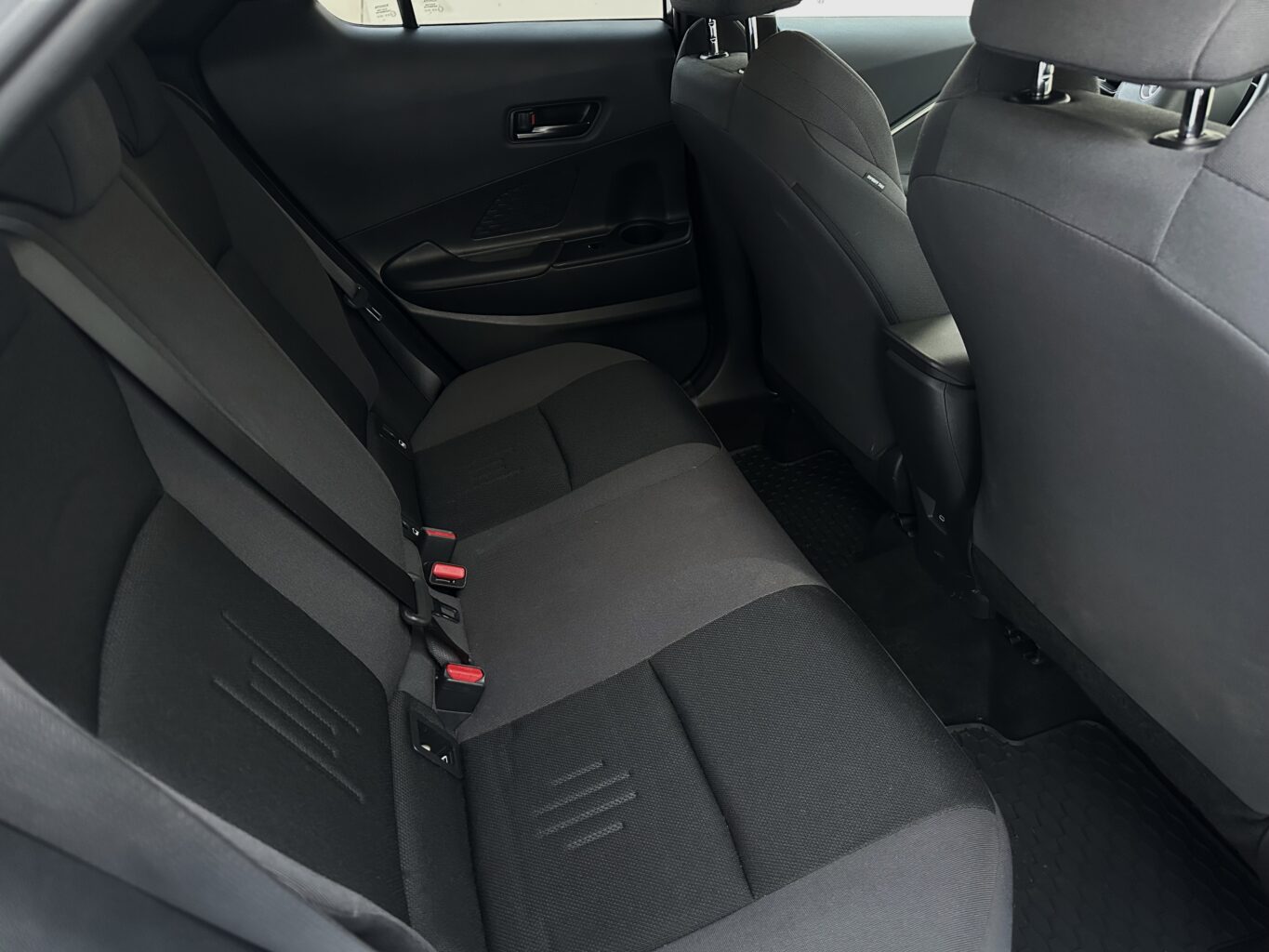 Toyota C-HR nomas automašīna