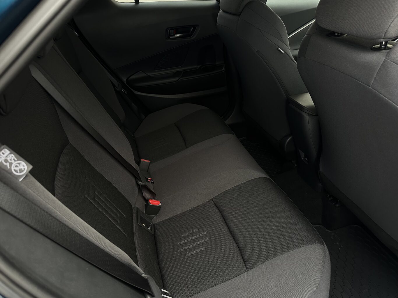 Toyota C-HR nomas automašīna