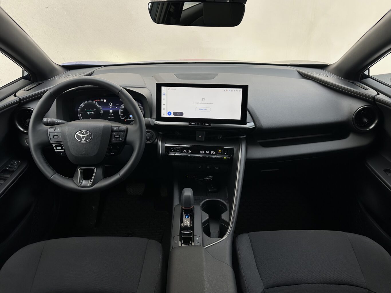 Toyota C-HR nomas automašīna