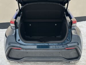 Toyota C-HR nomas automašīna