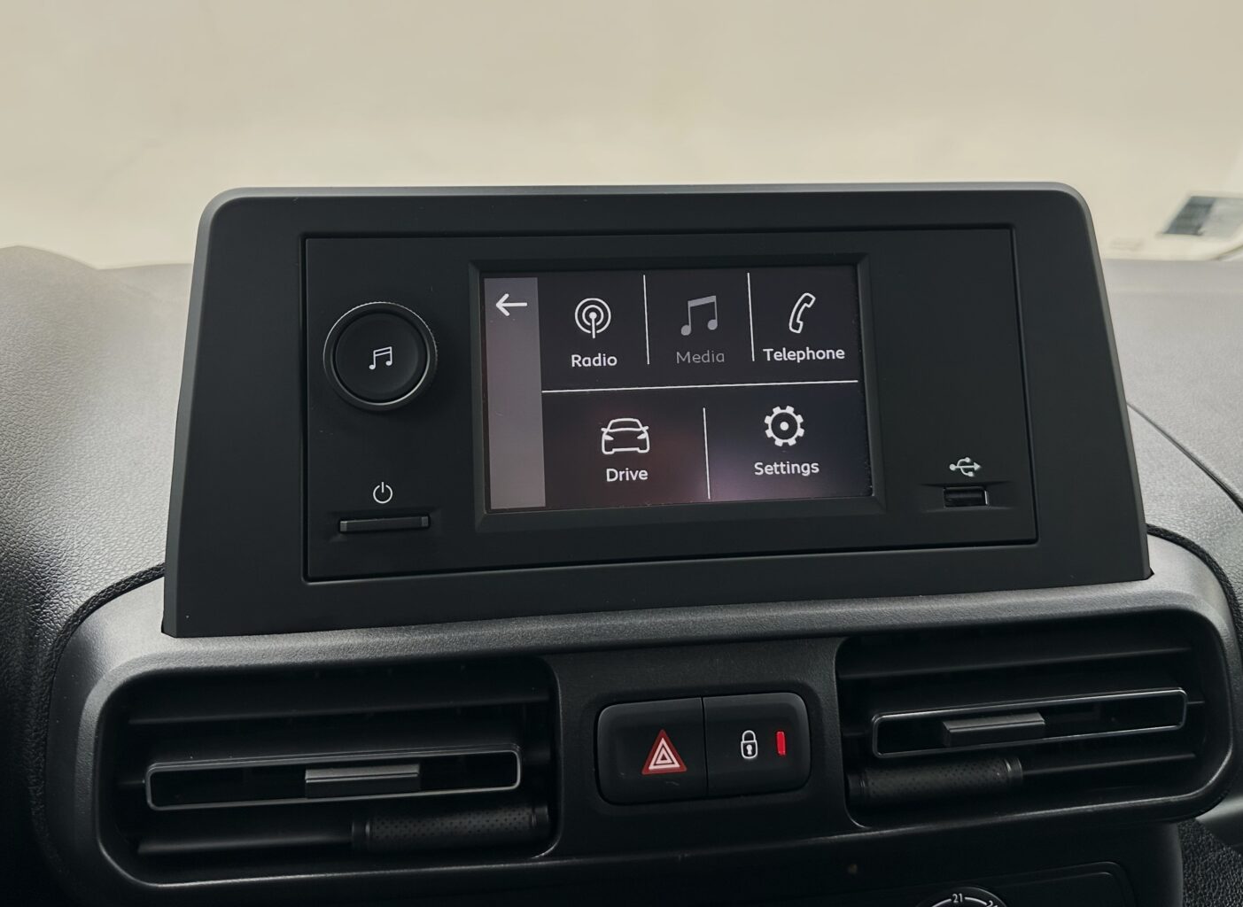 Opel COMBO nomas automašīna