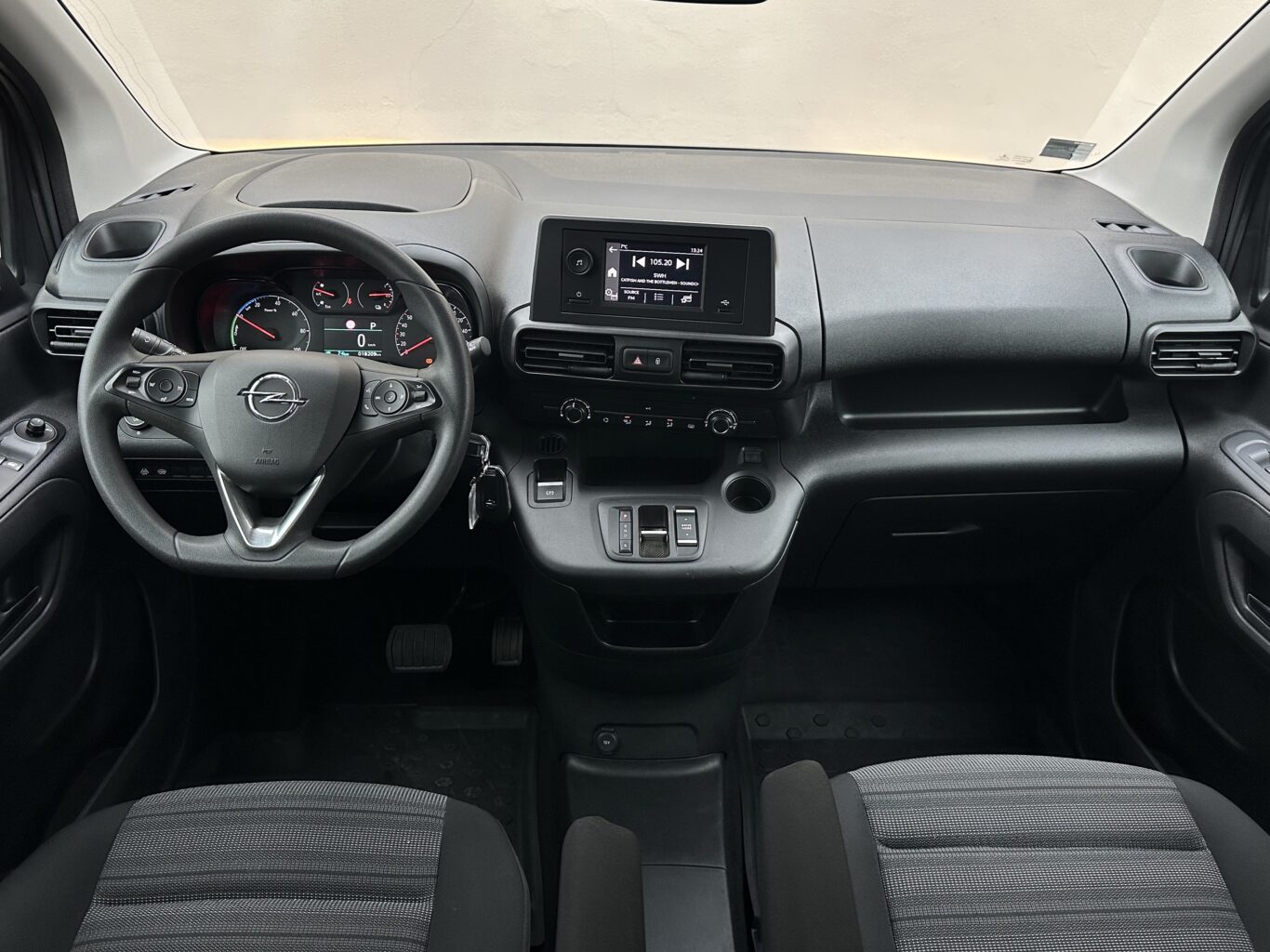 Opel COMBO nomas automašīna
