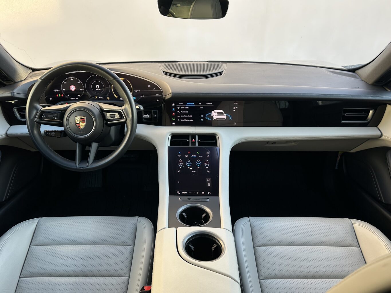 Porsche Taycan  Арендный автомобиль