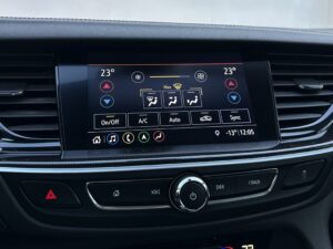 Opel INSIGNIA nomas automašīna