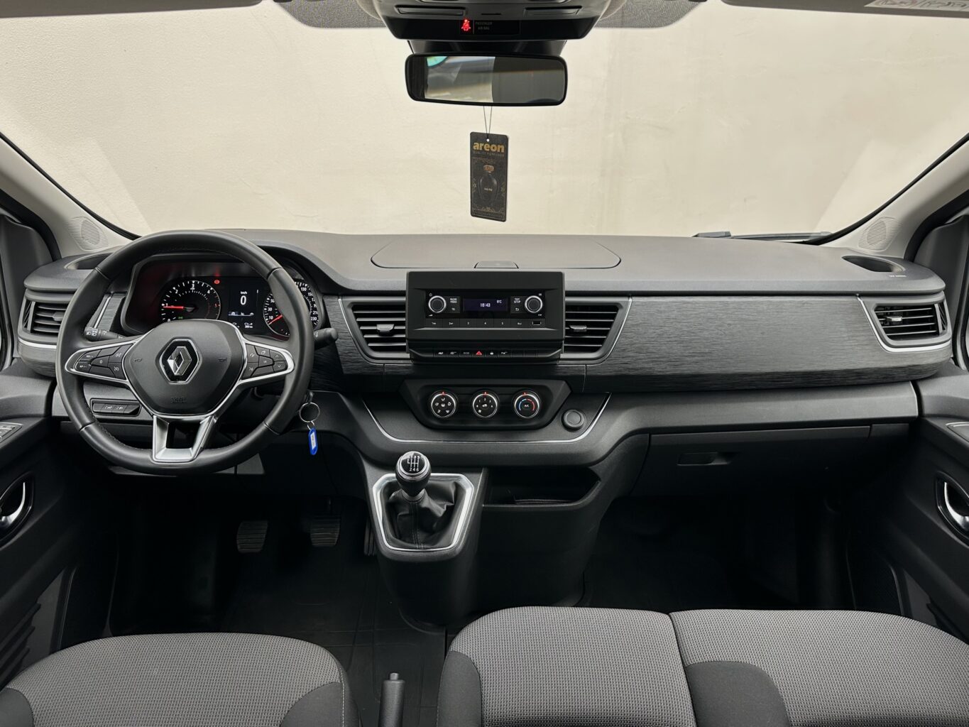Renault TRAFIC nomas automašīna