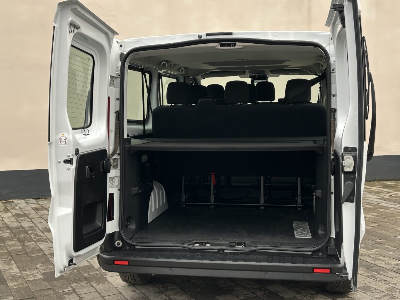Renault TRAFIC nomas automašīna
