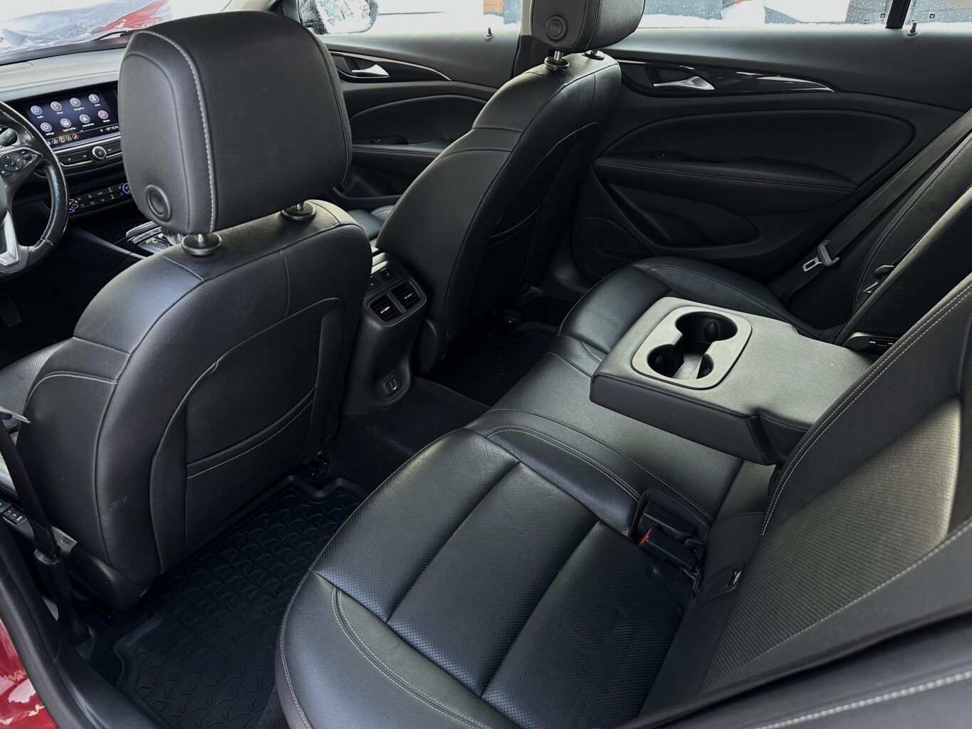 Opel INSIGNIA nomas automašīna