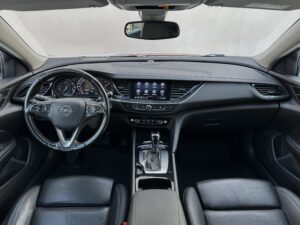 Opel INSIGNIA nomas automašīna