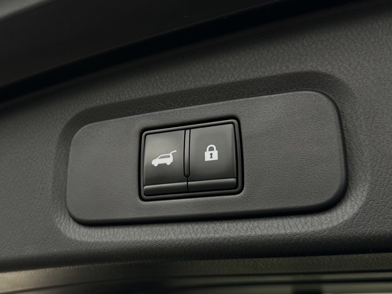 Nissan QASHQAI nomas automašīna