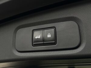 Nissan QASHQAI nomas automašīna