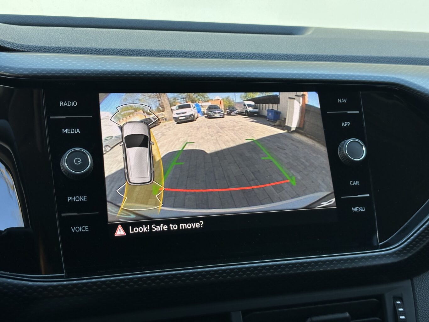 Volkswagen T-CROSS nomas automašīna