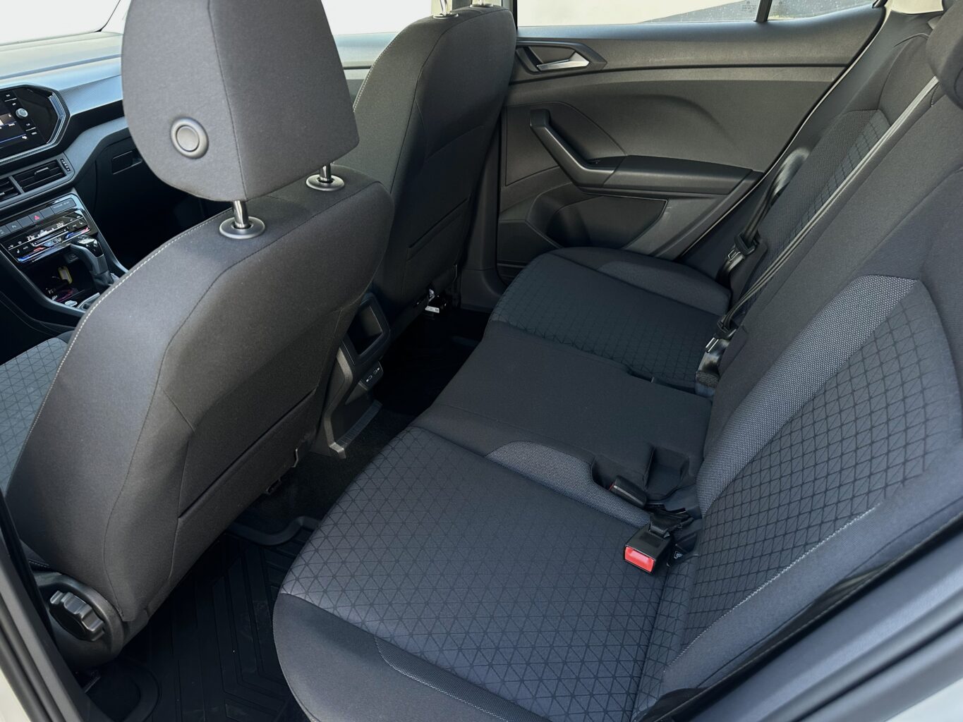 Volkswagen T-CROSS nomas automašīna
