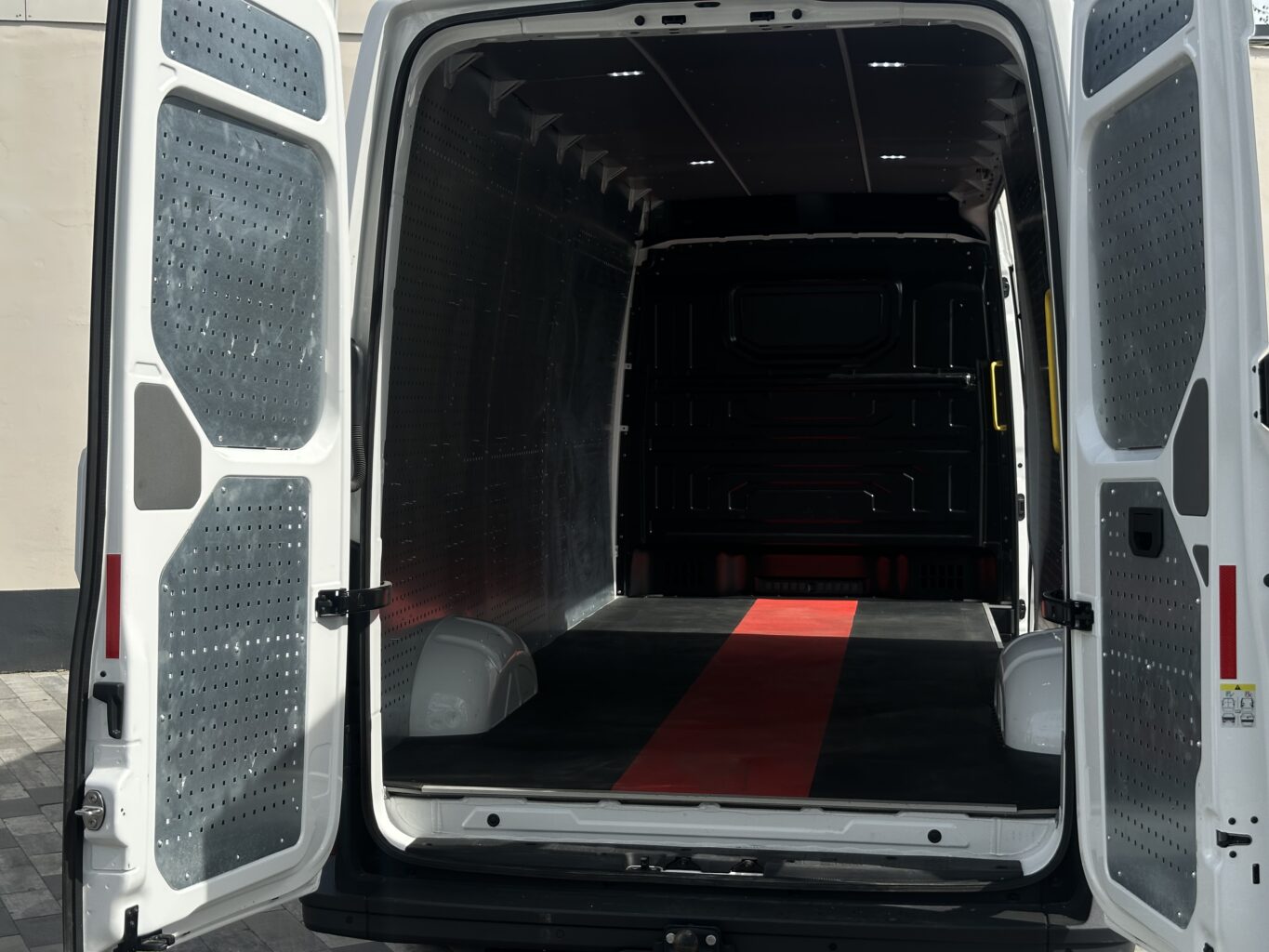 Volkswagen CRAFTER nomas automašīna