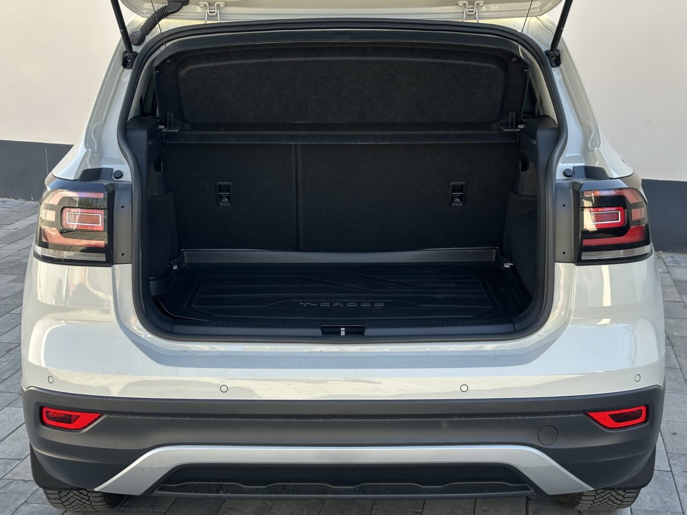 Volkswagen T-CROSS nomas automašīna