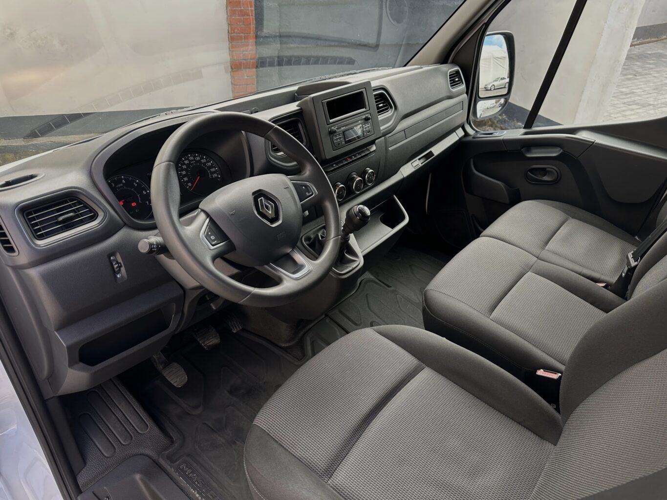 Renault MASTER nomas automašīna