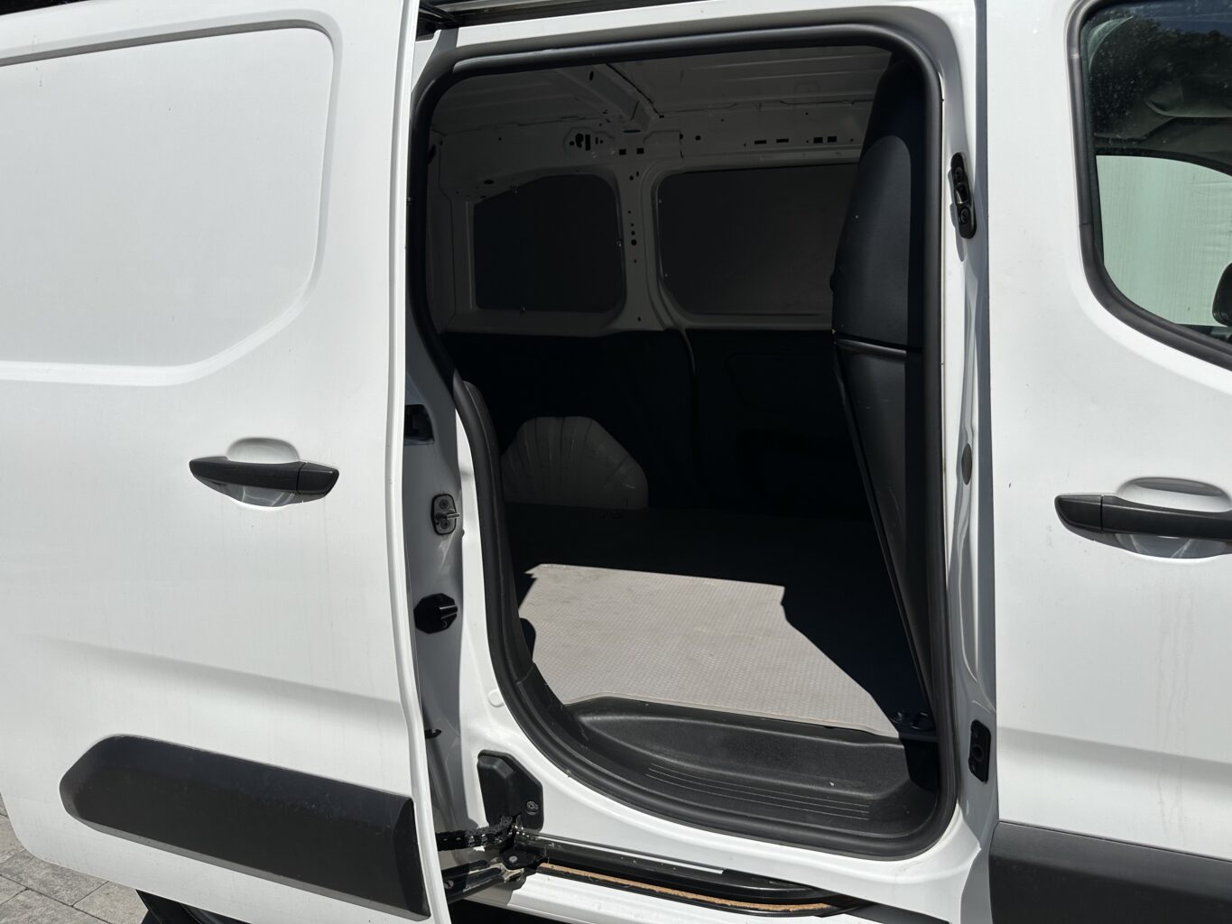 Opel COMBO nomas automašīna