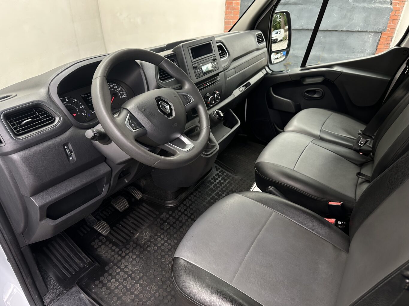 Renault MASTER nomas automašīna